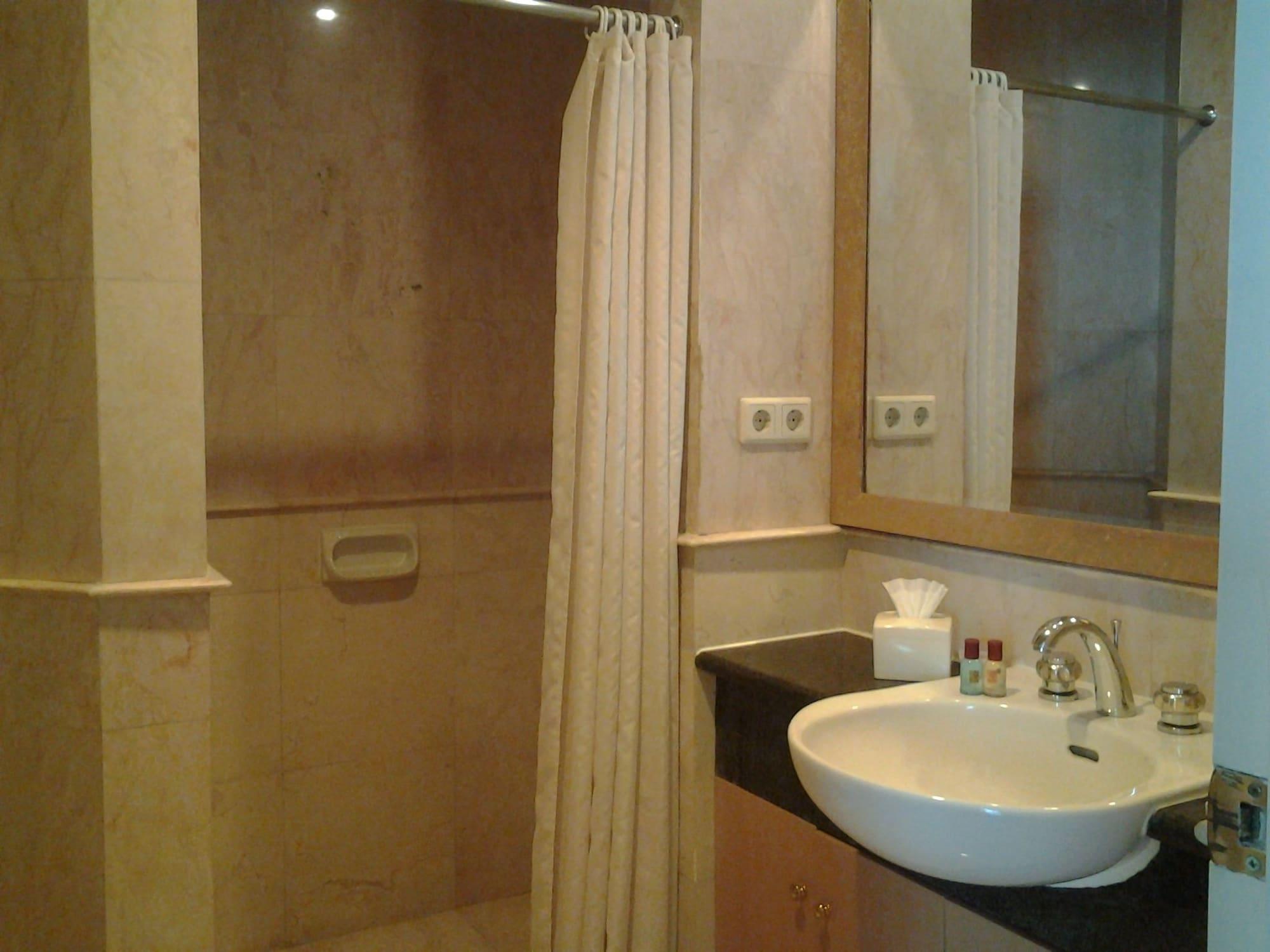 Batavia Hotel & Serviced Apartments Jakarta Jacarta Exterior foto
