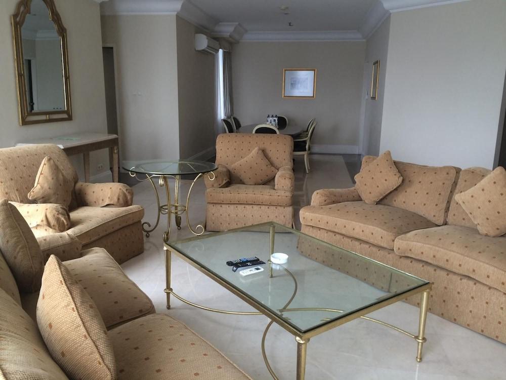 Batavia Hotel & Serviced Apartments Jakarta Jacarta Exterior foto